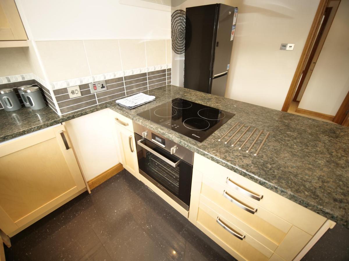Town Centre Apartment Sleeps 9 Борнмът Екстериор снимка
